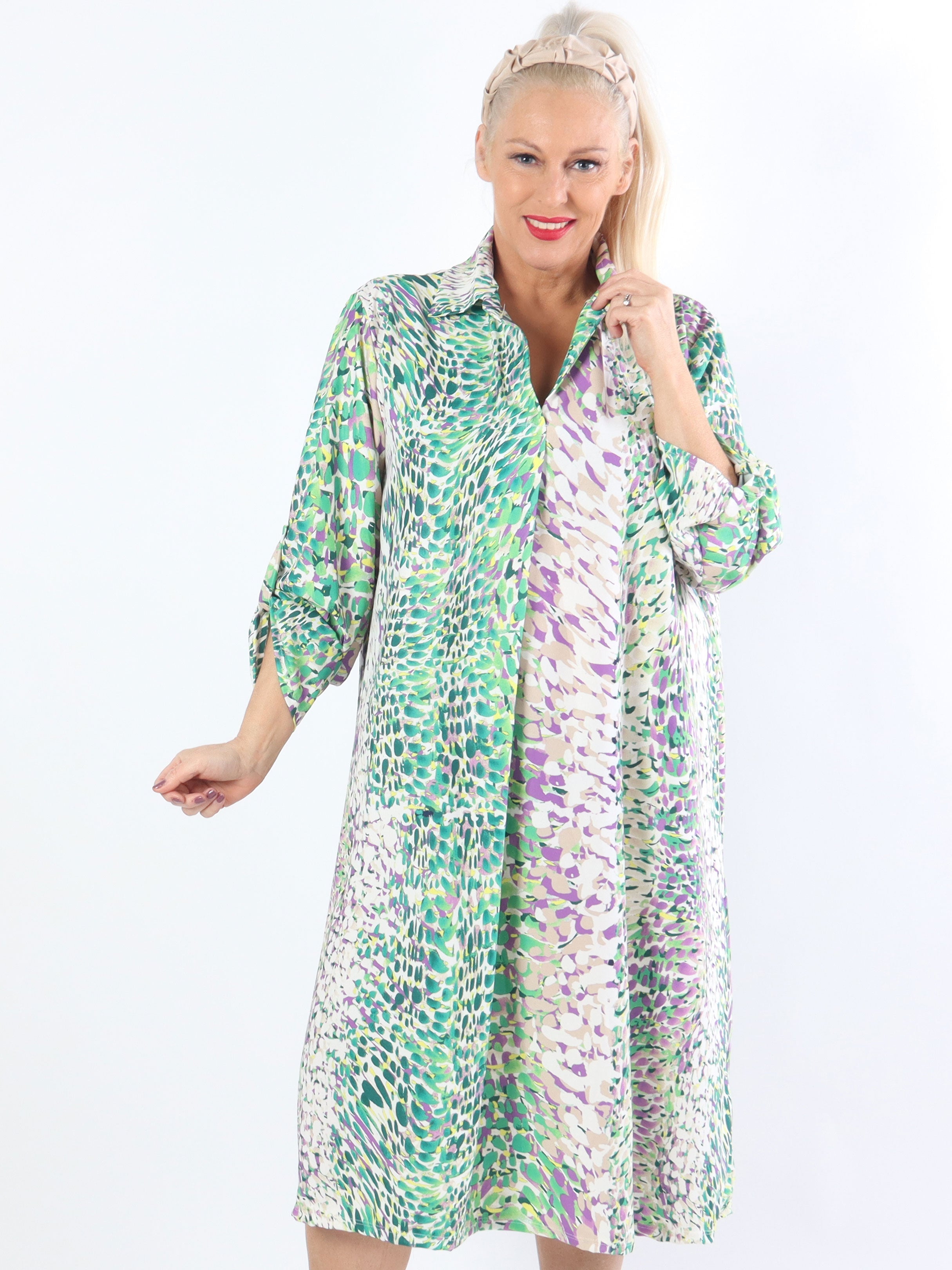 Lilly - Söt mönstrad klänning i plus size med skjortkrage